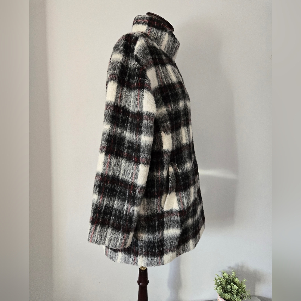 BANANA REPUBLIC Wool/Alpaca/Mohair mock neck coat- Black, White, Red. Size Large - Picture 5 of 13
